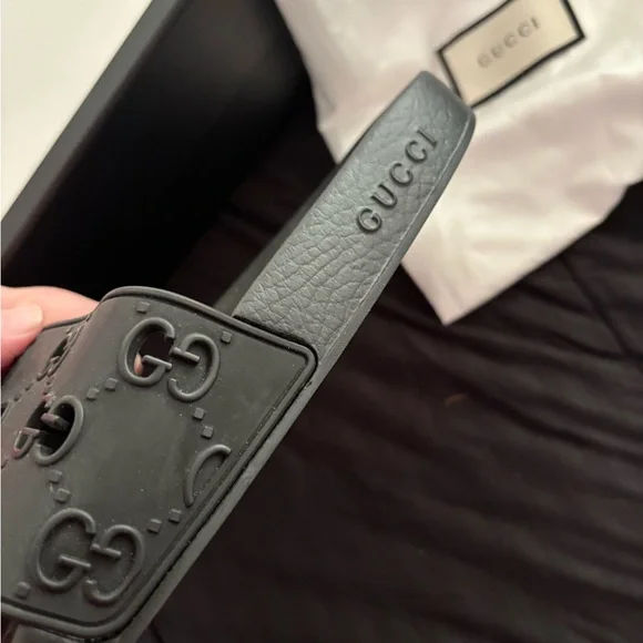 Gucci Signature Logo Men's Black Slides / Sandals / Flip Flops - Picture 3 of 4